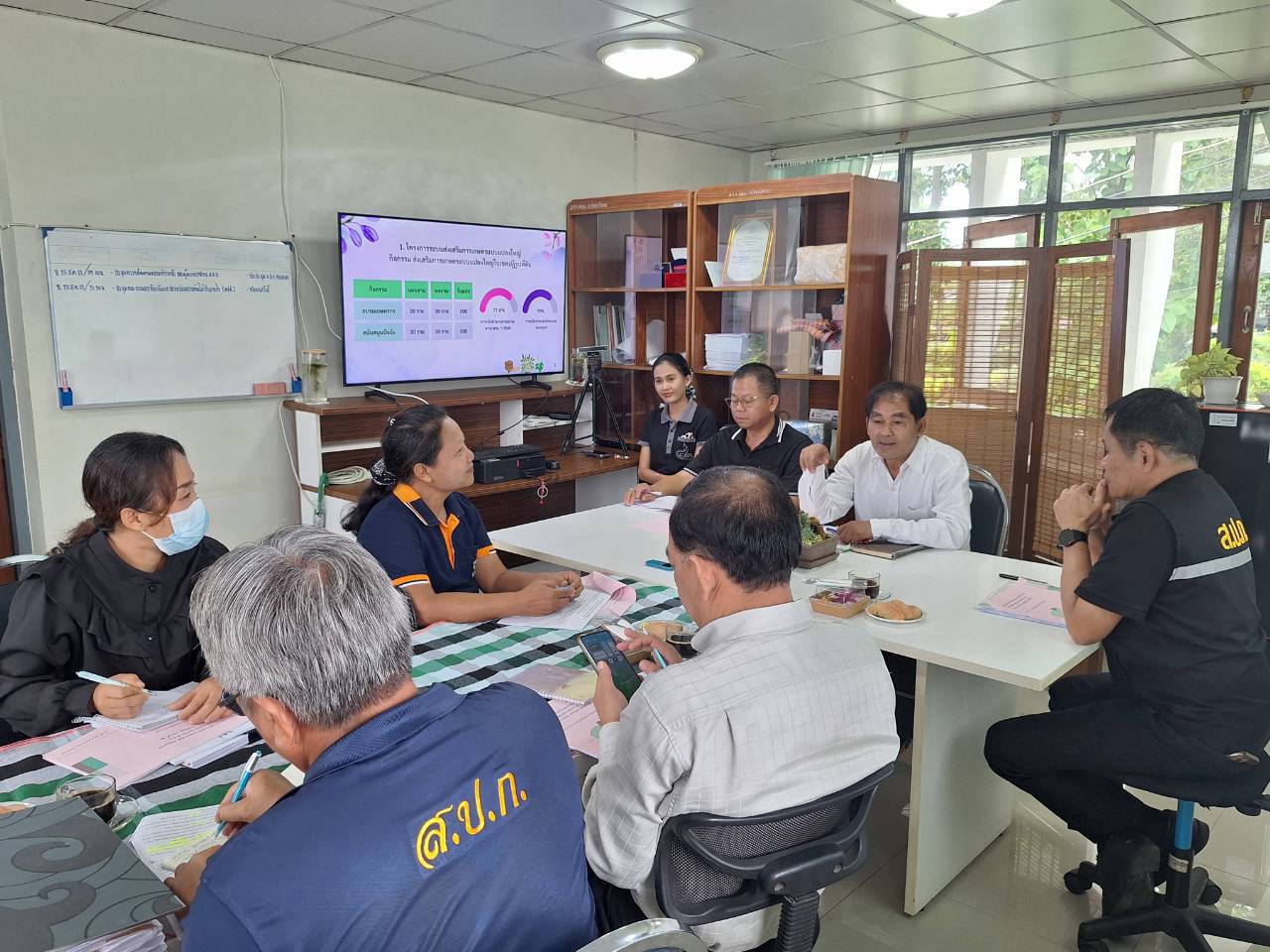 title - ผู้ตรวจราชการ ส.ป.ก. ลงพื้นที่จังหวัดสกลนคร ประชุมติดตามความก้าวหน้าผลการดำเนินงาน พร้อมตรวจเยี่ยมให้กำลังใจเกษตรกรในเขตปฏิรูปที่ดิน 